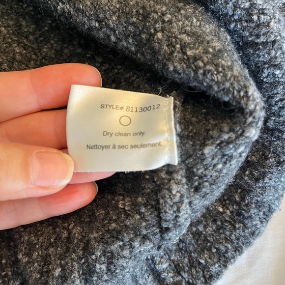 Club Monaco Wool Blend V Neck Sweater Dark Grey size Small, Academia Preppy Chic - Picture 8 of 12